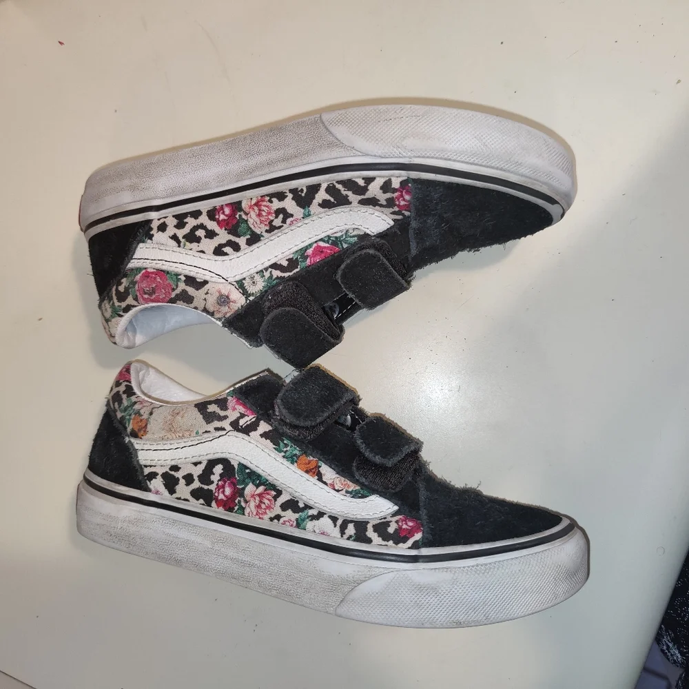 Vans girls shoes black and floral print size 1